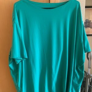 NWOT Lululemon Back In Action tee